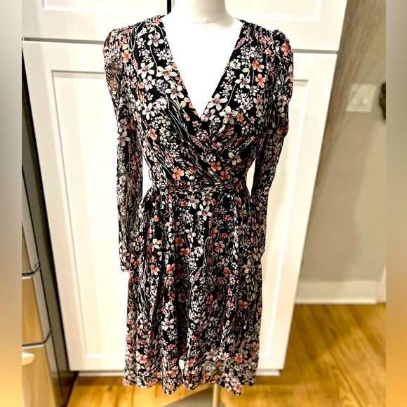 NWT Tommy Hilfiger Self Belted Floral Print Lined Dress With Zip Back Closure - Picture 2 of 10